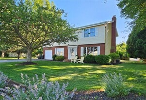 3650 Bay Shore Rd in Greenport, NY - Building Photo