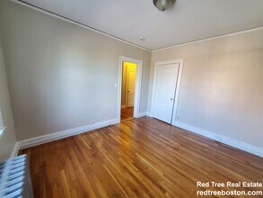 4 Cogswell Ave in Cambridge, MA - Building Photo - Building Photo