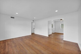 8063 San Jose Blvd in Jacksonville, FL - Building Photo - Building Photo