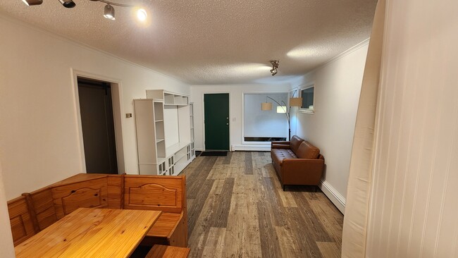 4003 Garfield St, Unit Upstairs in Anchorage, AK - Building Photo - Building Photo