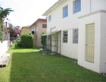 2175 NW 19th Ter in Miami, FL - Foto de edificio - Building Photo