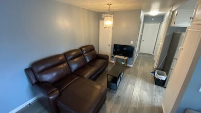 1106 W Calle De Las Estrellas in Azusa, CA - Building Photo - Building Photo