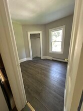 9 Asnuntuck St, Unit 9 in Enfield, CT - Foto de edificio - Building Photo