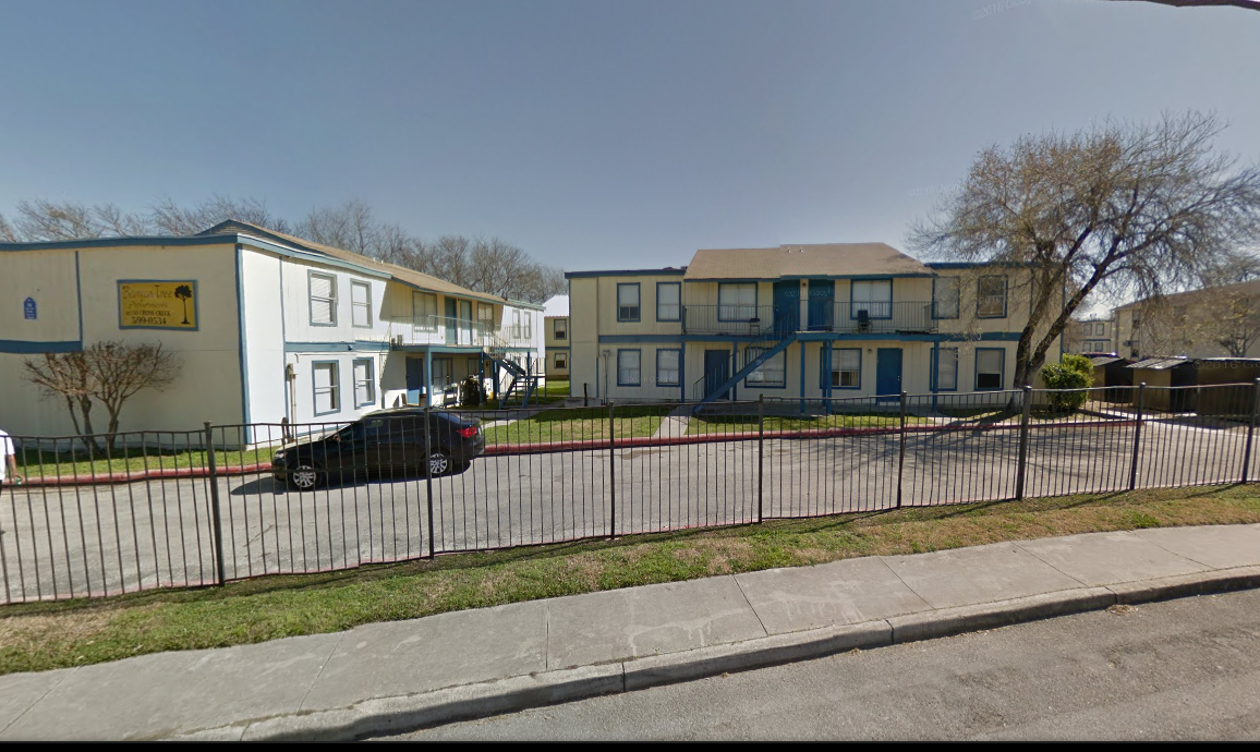 Banyan Tree Apartments in San Antonio, TX - Foto de edificio