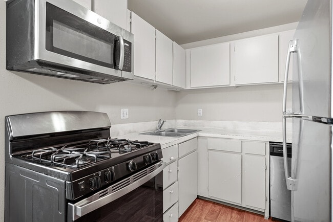 Townhomes at Mountain Ridge in Salt Lake City, UT - Building Photo - Building Photo