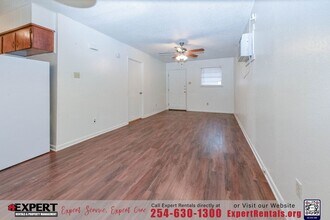 205 W Avenue A in Copperas Cove, TX - Building Photo - Building Photo