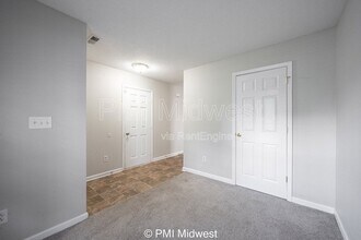 19496 Prairie Crossing Dr in Noblesville, IN - Foto de edificio - Building Photo