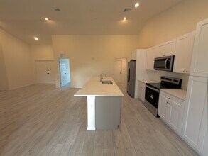 2620 NW 8th Pl in Cape Coral, FL - Building Photo - Building Photo