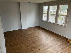 913 E Lincoln St, Unit 913 in Tullahoma, TN - Building Photo - Building Photo