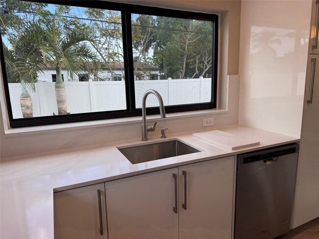 5408 NE 3rd Ter. in Fort Lauderdale, FL - Building Photo - Building Photo