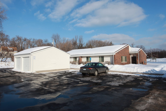 Golden Valley Townhomes in Golden Valley, MN - Foto de edificio - Building Photo