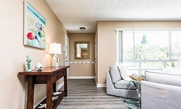 117 Ocean Grove Dr in Ormond Beach, FL - Foto de edificio - Building Photo