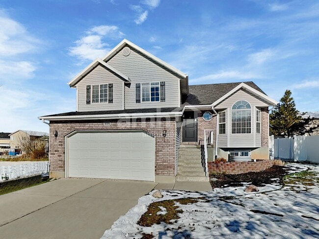 property at 934 E 490 N