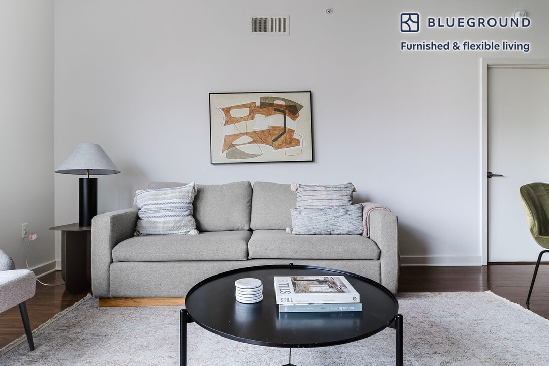 4918 St Elmo Ave in Bethesda, MD - Building Photo