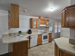 192 Woodard Rd in Chehalis, WA - Building Photo - Building Photo