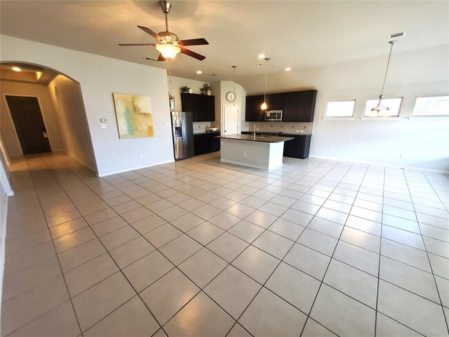 807 Farmhouse Dr in Hutto, TX - Foto de edificio - Building Photo