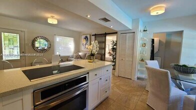 827 NE 140th St in North Miami, FL - Building Photo - Building Photo