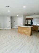 7561 Donna Ave in Reseda, CA - Building Photo - Building Photo