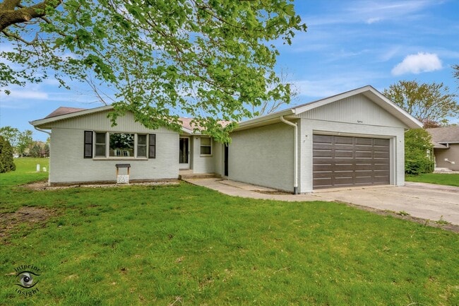 18 Laurel Ln in Grant Park, IL - Building Photo - Building Photo