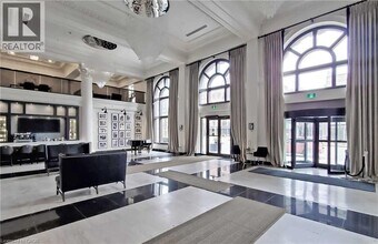 112 King St E in Hamilton, ON - Building Photo - Building Photo