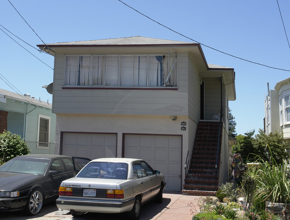 3821-3823 Quigley St in Oakland, CA - Building Photo