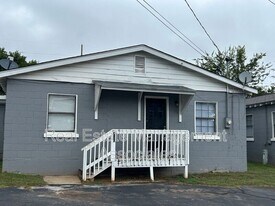 909 Cleveland St in Griffin, GA - Building Photo