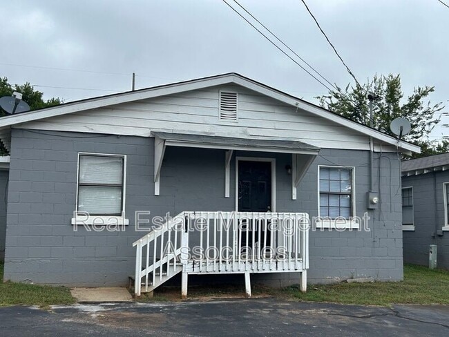 property at 909 Cleveland St
