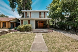 215 Ira Ave in San Antonio, TX - Building Photo - Building Photo