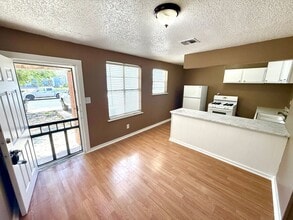 1829 E Highland Blvd in San Antonio, TX - Building Photo - Building Photo