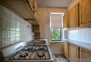 1160 Commonwealth Ave in Boston, MA - Building Photo