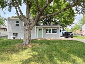 2274 Leif Ave in Norton Shores, MI - Building Photo