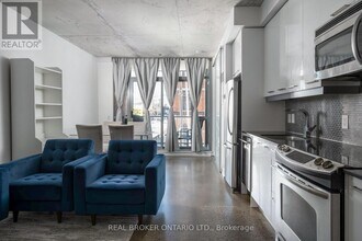 2 Gladstone Ave in Toronto, ON - Building Photo - Building Photo