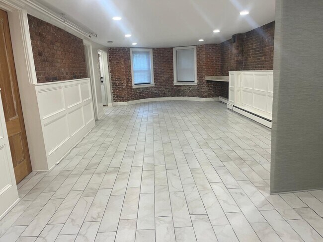 484 Columbus Ave, Unit 1 in Boston, MA - Foto de edificio - Building Photo