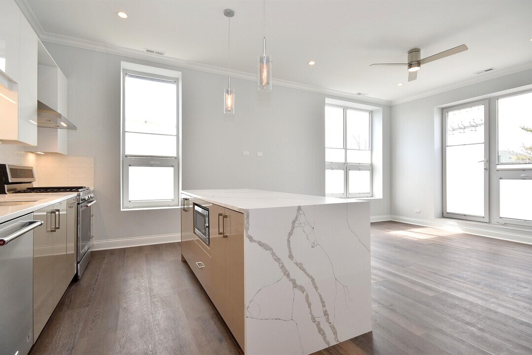 6555 W North Ave-Unit -204 in Oak Park, IL - Building Photo