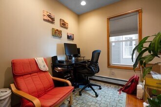 8 Speridakis Terrace, Unit 1 in Cambridge, MA - Foto de edificio - Building Photo