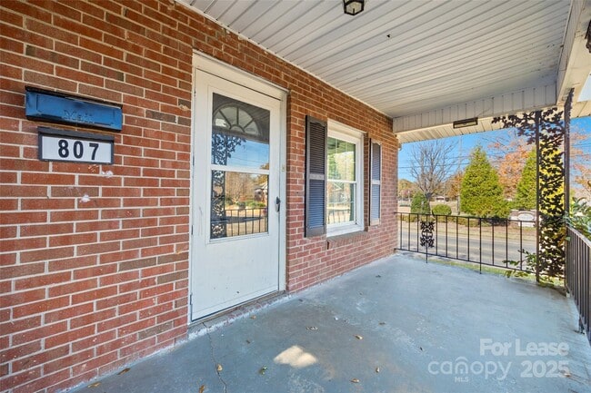 807 N Morris St in Gastonia, NC - Building Photo - Building Photo