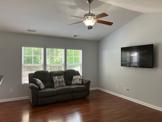 508 Collington Dr in Mebane, NC - Building Photo - Building Photo