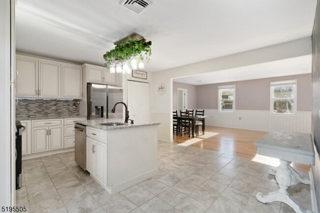 7 Berry Rd, Unit A in Wantage, NJ - Foto de edificio - Building Photo