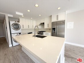 6955 Trolleyway S in Los Angeles, CA - Building Photo - Building Photo