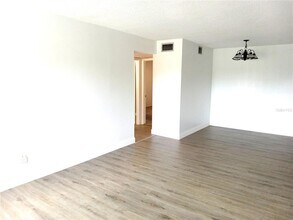 2359 Finlandia Ln in Clearwater, FL - Building Photo - Building Photo