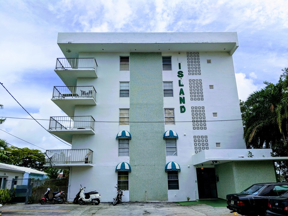 36 Island Ave in Miami Beach, FL - Building Photo