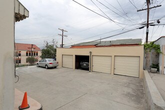 334 N Mariposa Ave in Los Angeles, CA - Building Photo - Building Photo