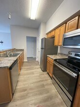 2126 Tom St in Navarre, FL - Foto de edificio - Building Photo