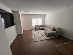 Room in Townhome on Memorial Pkwy in Charlotte, NC - Building Photo - Building Photo