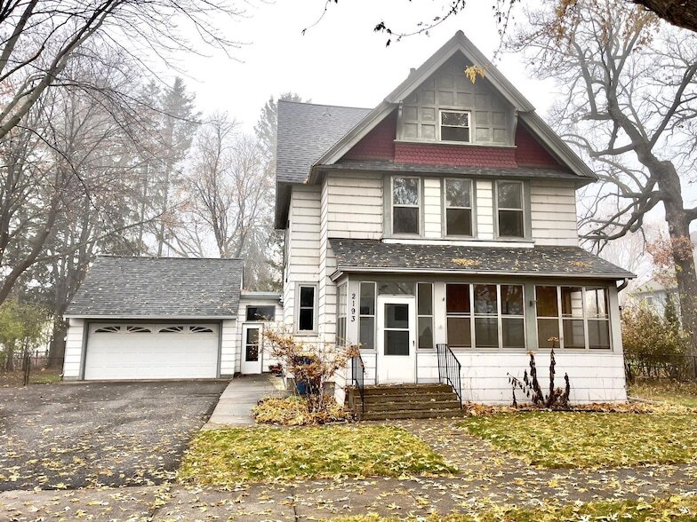 2193 1st St in White Bear Lake, MN - Foto de edificio