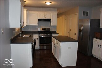12117 Royalwood Ct in Fishers, IN - Building Photo - Building Photo