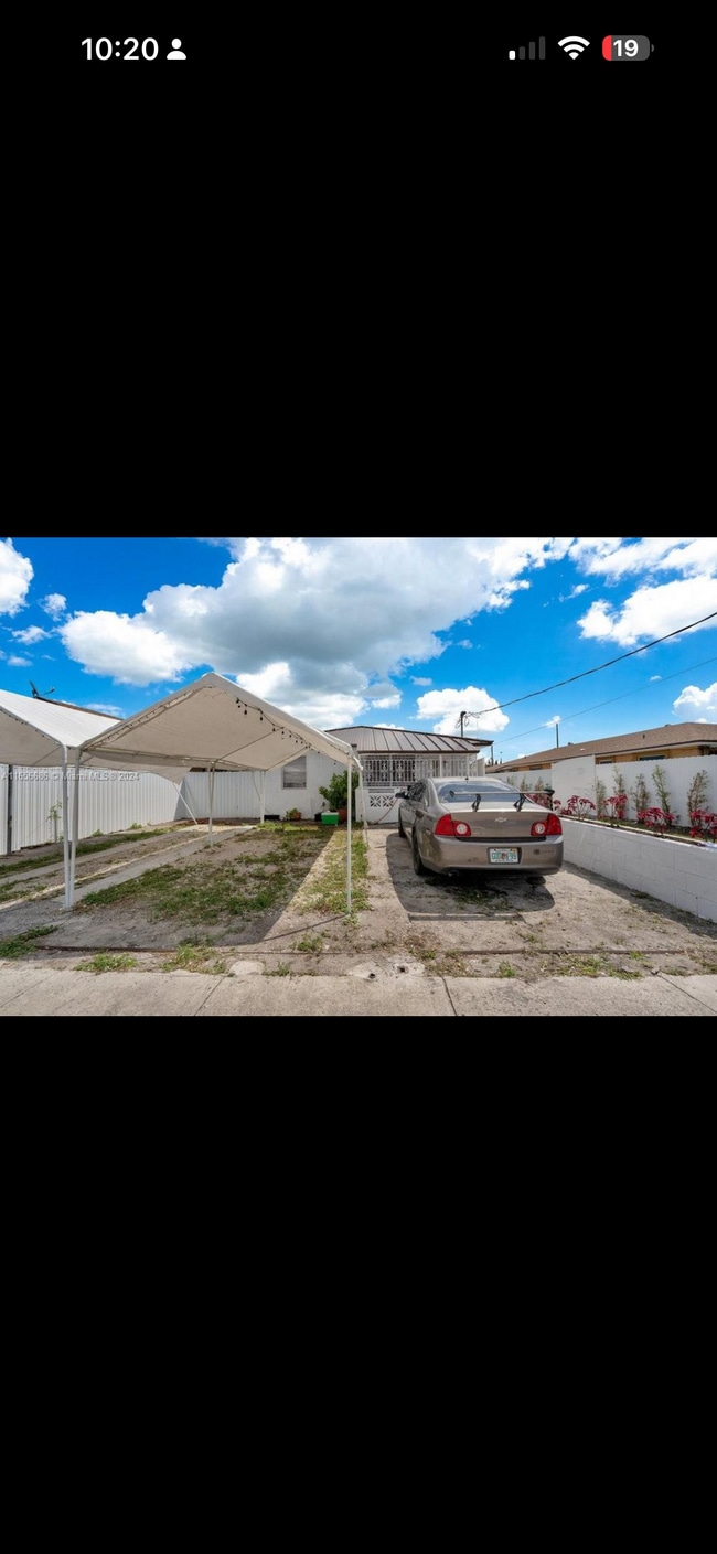 3132 NW 27th St in Miami, FL - Foto de edificio - Building Photo