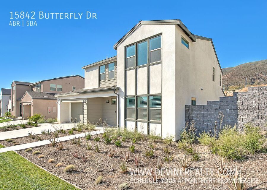 15842 Butterfly Dr in Fontana, CA - Building Photo