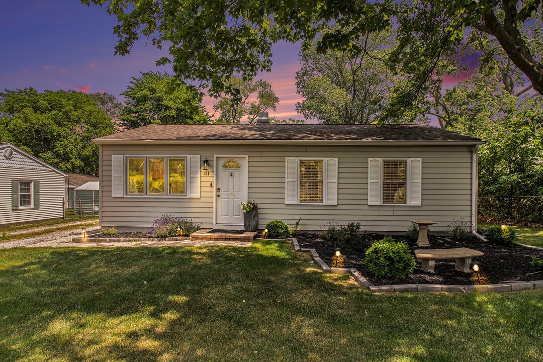 109 N Eagle St in New Buffalo, MI - Building Photo