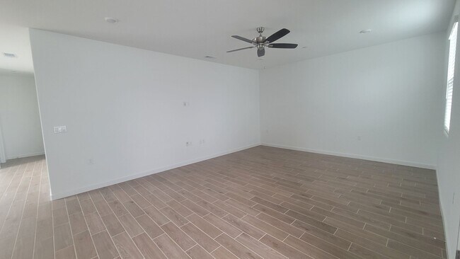 12533 Camino Glorieta in Bakersfield, CA - Building Photo - Building Photo